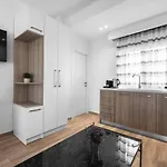 Penthouse Level 8, Nilie Hospitality Mgmt *