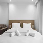 Penthouse Level 8, Nilie Hospitality Mgmt *