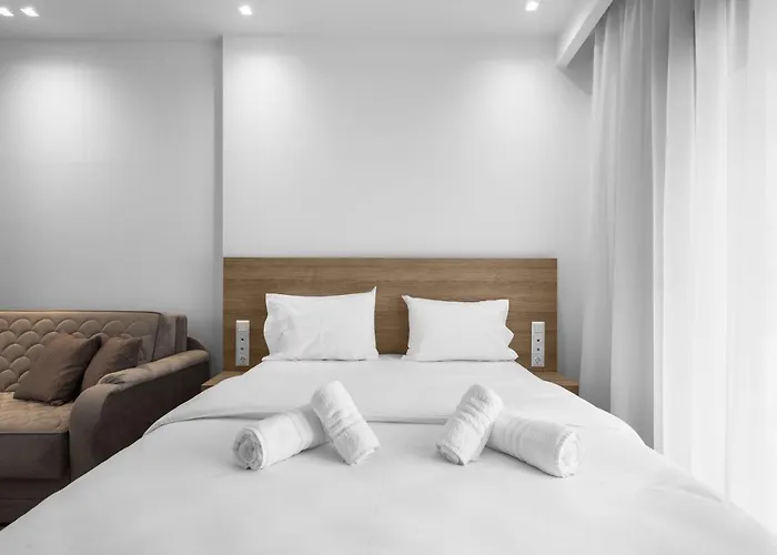 Penthouse Level 8, Nilie Hospitality Mgmt *